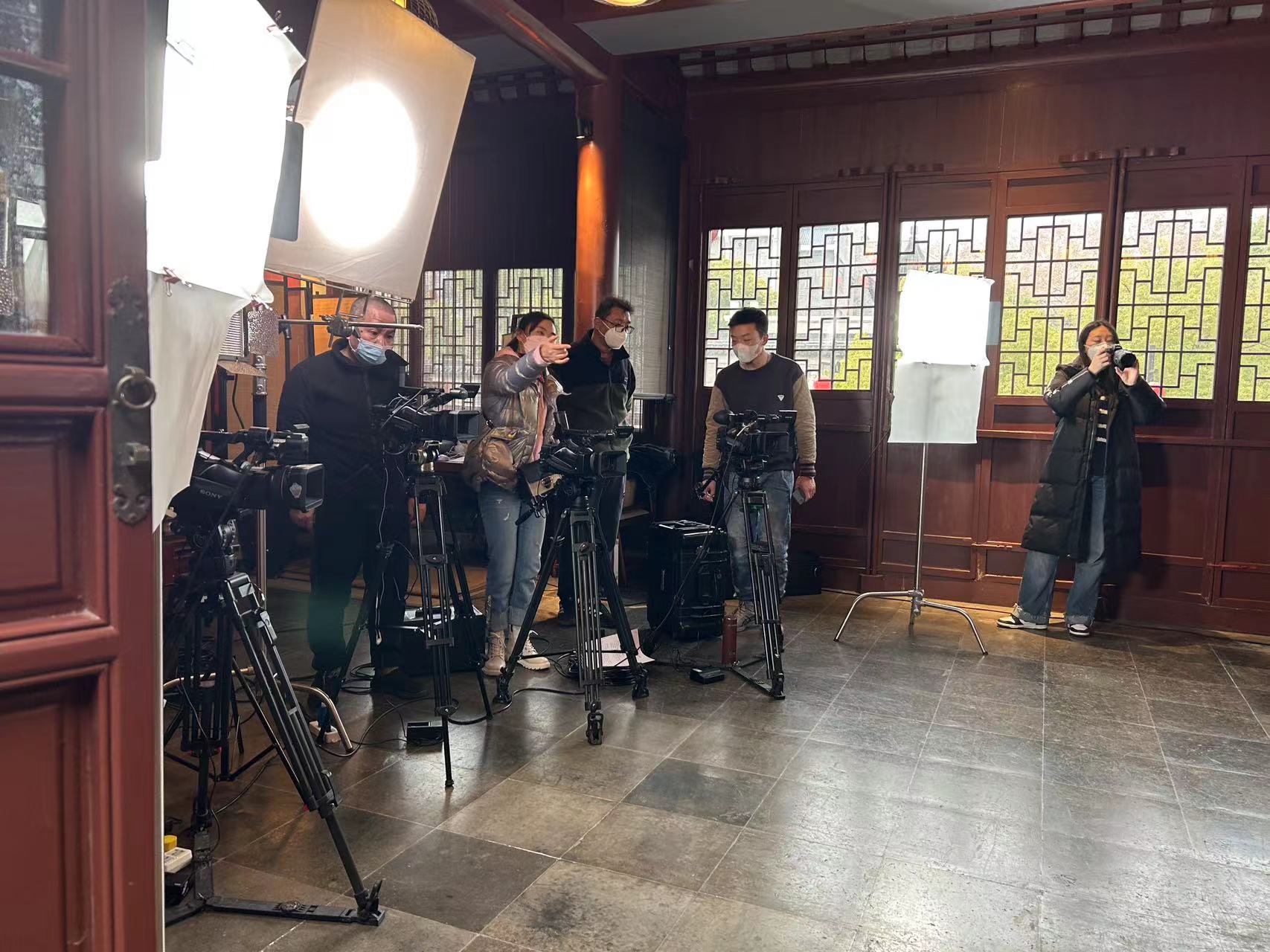 1714464678559958.jpg 访谈现场.jpg